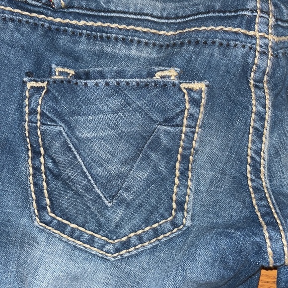 VIGOSS bootcut, low rise jeans. V back pockets. Size 26 - Picture 8 of 14